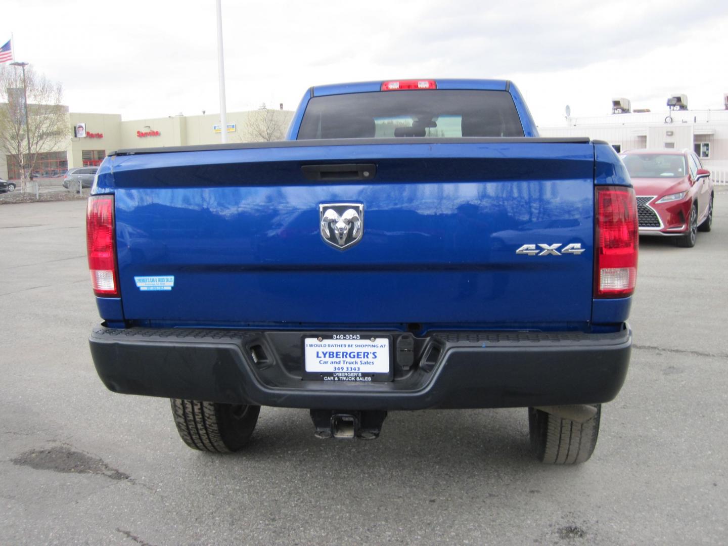 2014 blue /gray RAM 2500 Tradesman Crew Cab 4WD (3C6TR5HT1EG) with an 5.7L V8 OHV 16V engine, automatic transmission, located at 9530 Old Seward Highway, Anchorage, AK, 99515, (907) 349-3343, 61.134140, -149.865570 - Low miles on the Ram 2500 come take a test drive - Photo#3